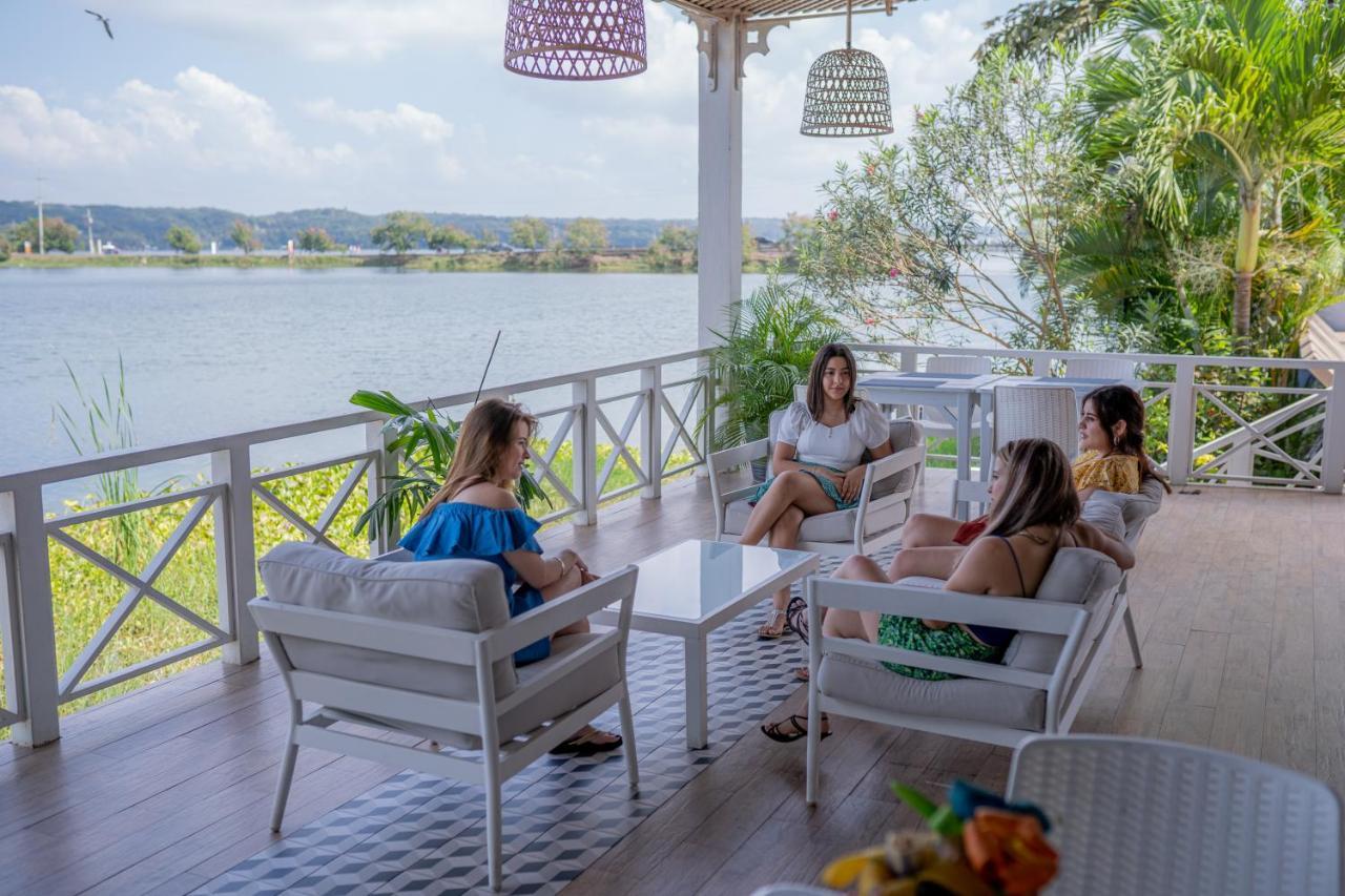 Hotel Casona Del Lago Flores Zewnętrze zdjęcie