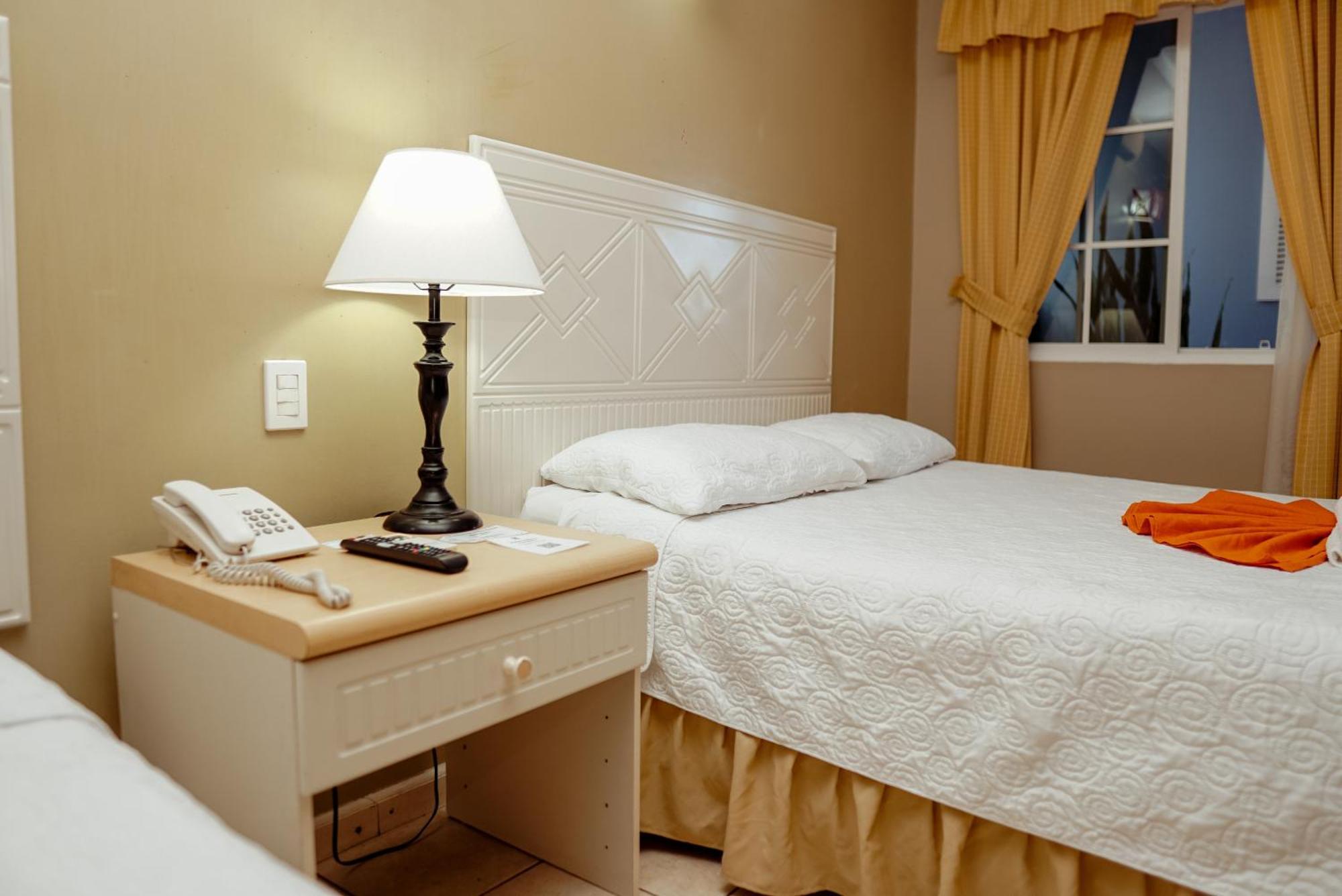 Hotel Casona Del Lago Flores Zewnętrze zdjęcie