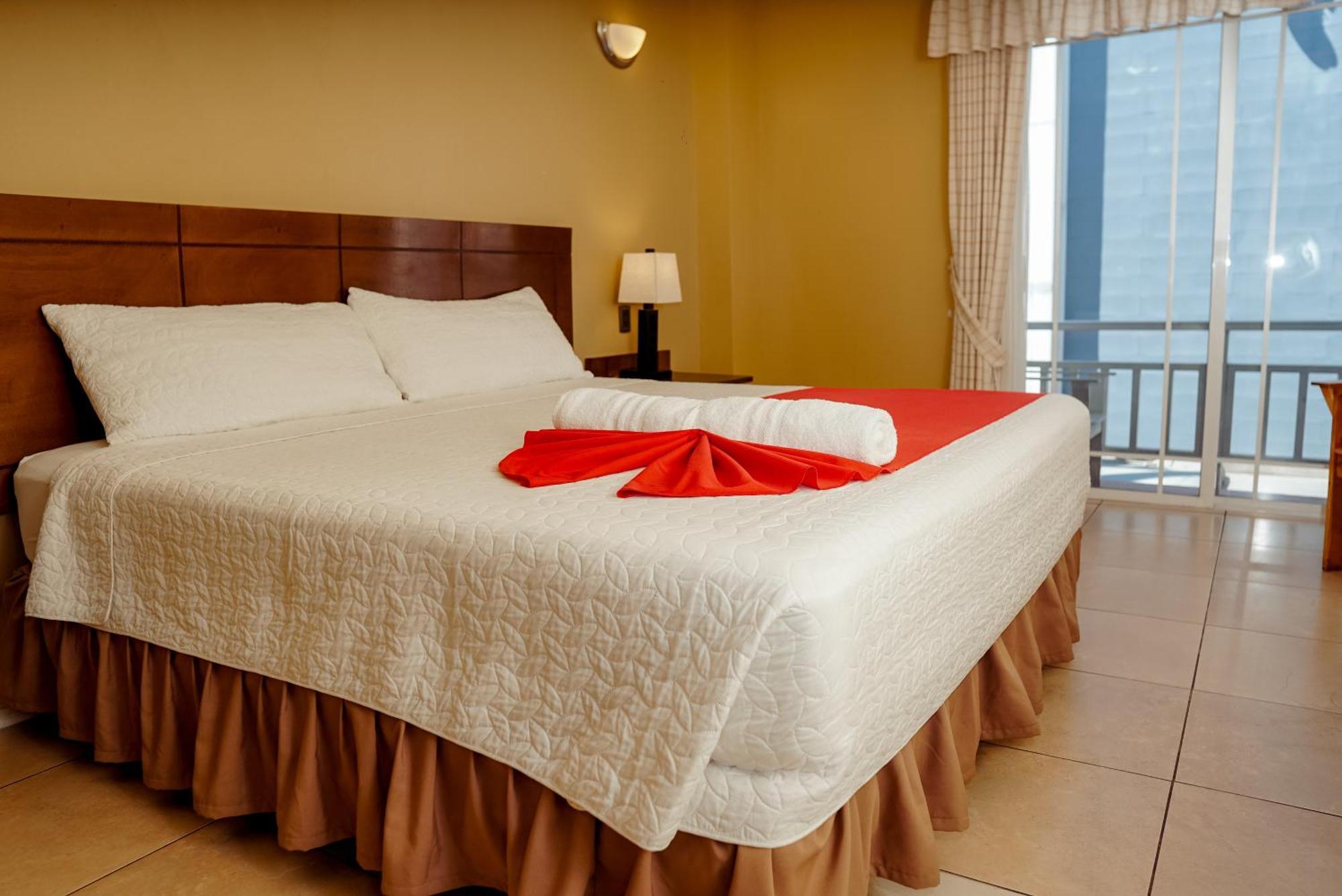 Hotel Casona Del Lago Flores Zewnętrze zdjęcie